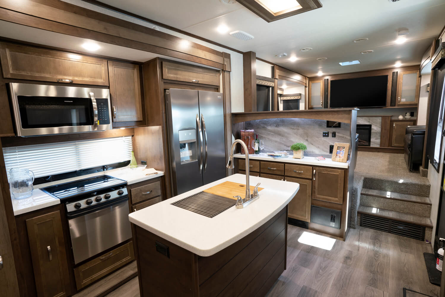 Riverstone 41rl fifth wheel